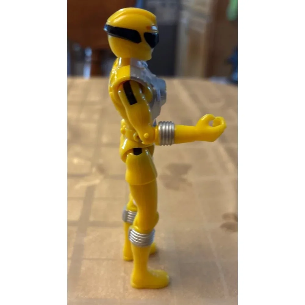 Power Rangers Yellow Ranger Action Figure 1993 Bandai - Picture 4 of 9